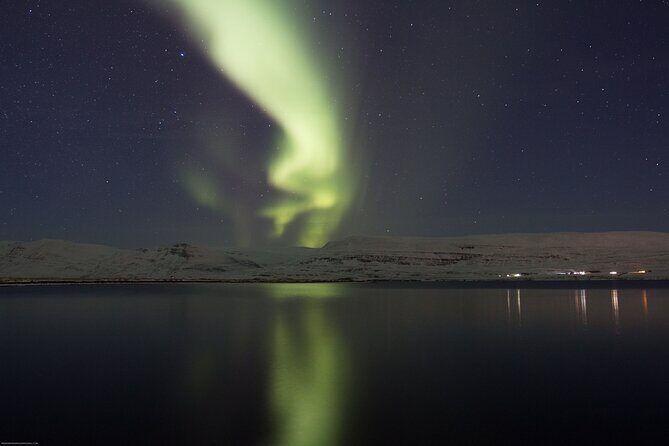 Northern Lights Classic MiniBus Tour from Akureyri - Northern Lights in Akureyri: why you want a plan at 9:30 pm
