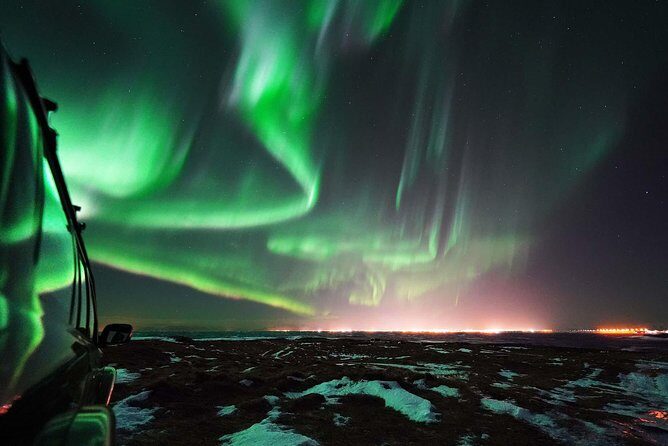 Northern Lights Private Super Jeep Tour with Photos - Hot chocolate, Icelandic liqueur, and photo time that actually matters