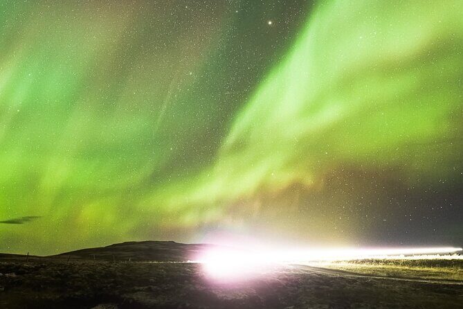 Northern Lights Small Group Tour from Reykjavik with Free Photos - Hot Chocolate, Snacks, and the Small-Group Comfort Factor