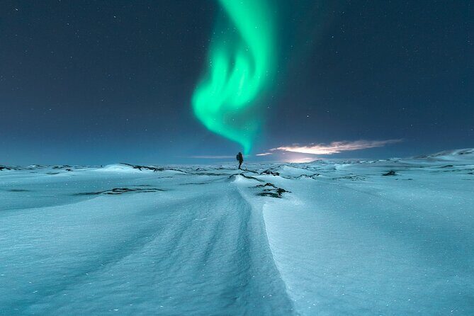 Northern Lights Small-Group Tour with Free Photos & Hot Chocolate - Hot chocolate and snacks: more than a comfort gimmick