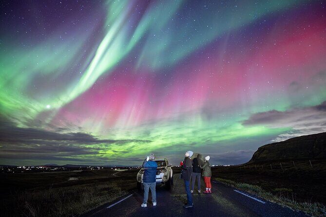 Northern Lights Small Group Tour with Photos - Comfort breaks: hot chocolate and cinnamon buns make the wait easier