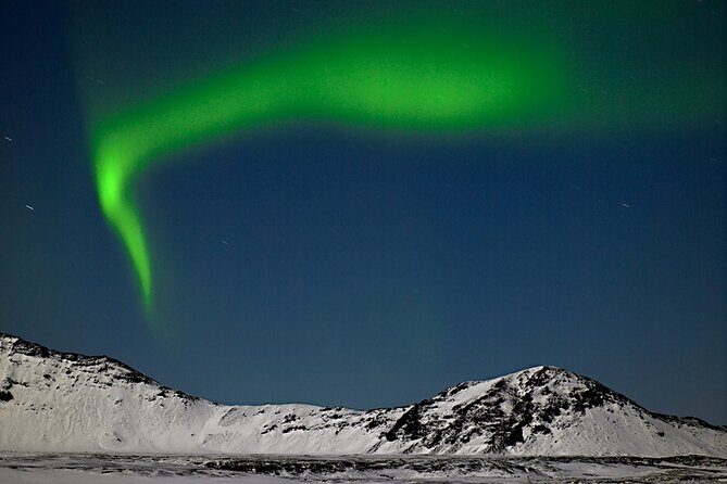 Northern Lights Super Jeep Guided Tour with Hot Drink & Snack - The 3–4 hour aurora window: what the evening feels like