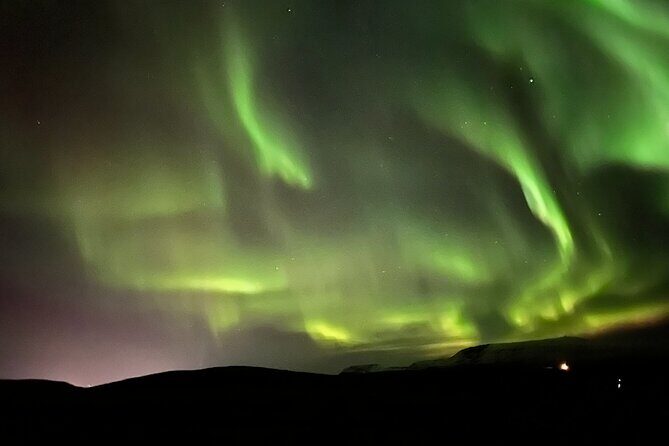 Northern Lights Tour: Spirit of the Aurora - Staying warm: cookies, hot chocolate, and blankets that work