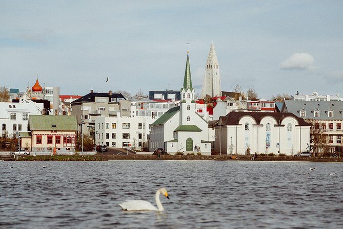 Private Airport Transfer from Keflavik airport to hotels in Reykjavik area - The 45-minute ride into Reykjavik: what the service really delivers