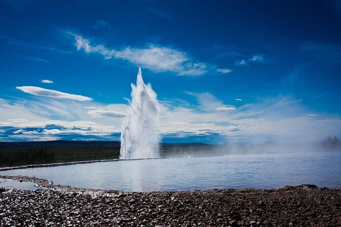 Private Golden Circle Classic Tour from Reykjavik - Geysir and Strokkur: hot water that puts on a show