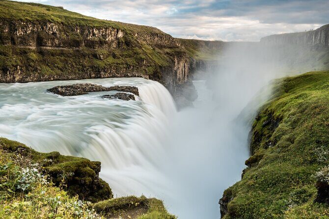 Private Golden Circle tour in a premium class car. - Premium private ride: hotel pickup, Wi‑Fi, and why it matters