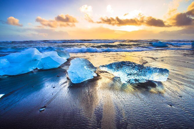 Private Jeep Tour - Glacier Lagoon and Diamond Beach - Vík i Mýrdal Church and the Village View
