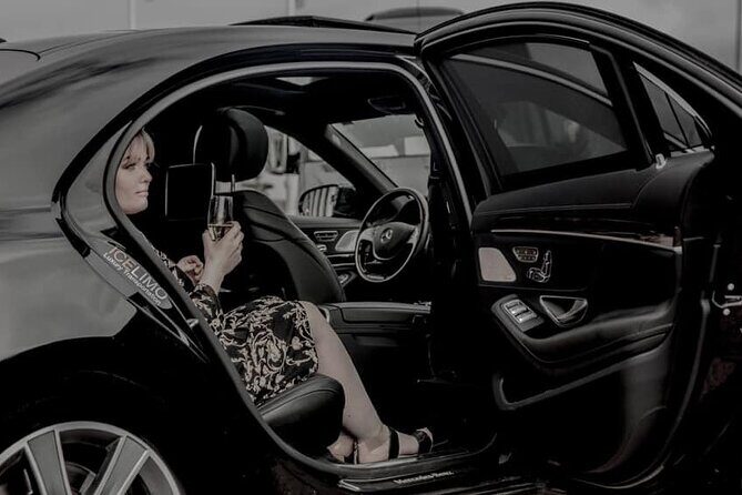 Private Luxury Airport transport Keflavik in Sedan - Key Points at a Glance