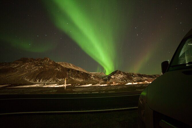 Private Northern Lights Tour - Onboard comfort: hot chocolate, biscuits, and Wi‑Fi