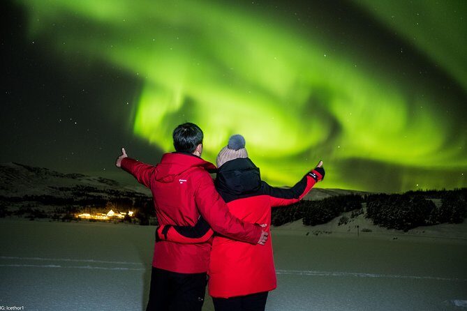 Private Northern lights with photographs - Comfort in the cold: chairs and hot chocolate while you wait
