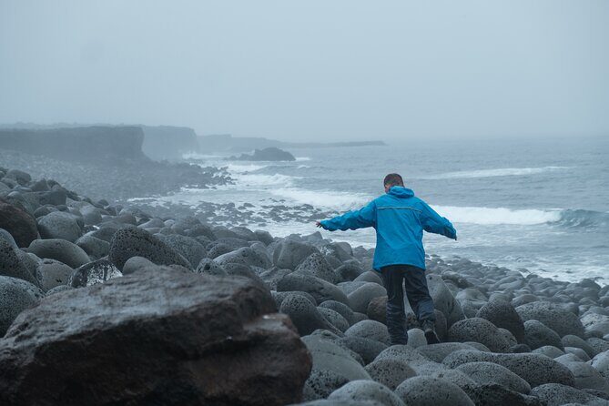 Private Secret Spots of Iceland Full day Tour with Photography by Luke - Brimketill natural pool: a serene summer scene or winter drama