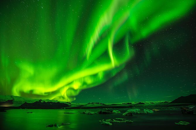 Private Super Jeep Northern lights hunt from Reykjavik - Hot chocolate, blankets, and the patience game (without losing the night)