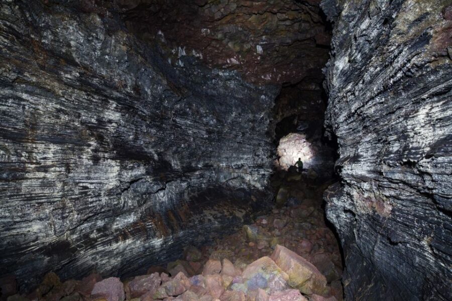 Raufarhólshellir: Lava Falls Adventure Tour - Lava formations and the guide’s science moments (basalt, glass, graphite)