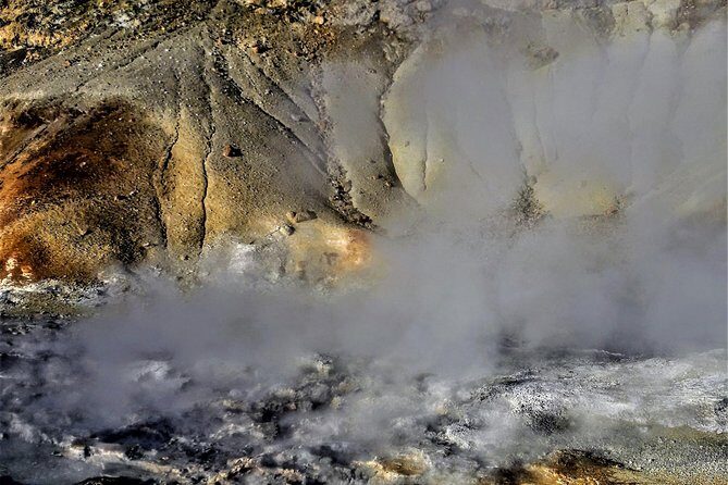 Reykjanes peninsula- Geopark and much more. Private tour - Grænavatn lake: green water that actually has a reason