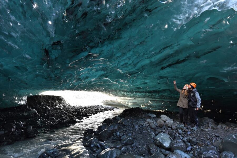 Reykjavik: 3-day South Coast and Golden Circle Experience - Accommodation and guide energy: why the human factor matters here