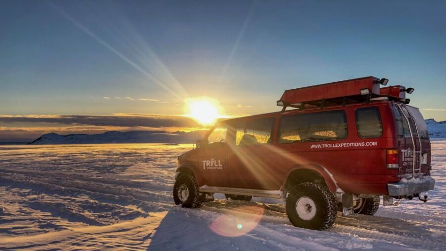 Reykjavik: 3-day South Coast and Golden Circle Experience - Seljalandsfoss and Gljúfrabúi: walking behind water and testing your balance