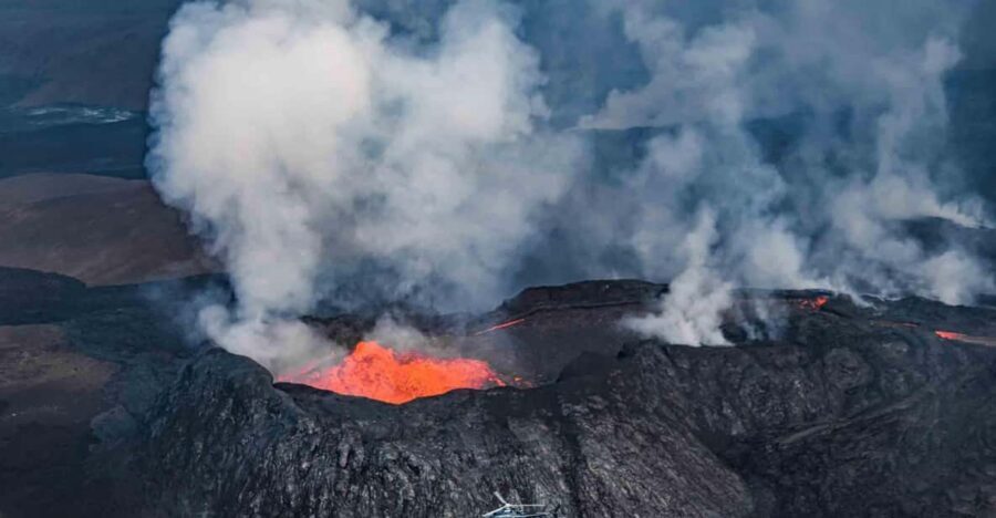 Reykjavik: 45-Minute Volcano Sightseeing Helicopter Tour - Reykjavik Airport to the Reykjanes Peninsula: The Route Logic