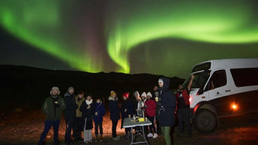 Reykjavík: 4x4 Minibus Northern Lights with Photo and Cocoa - Key things I’d zero in on