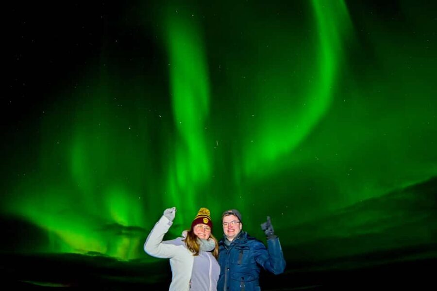 Reykjavík: 4x4 Minibus Northern Lights with Photo and Cocoa - Why a 4x4 minibus matters for aurora viewing