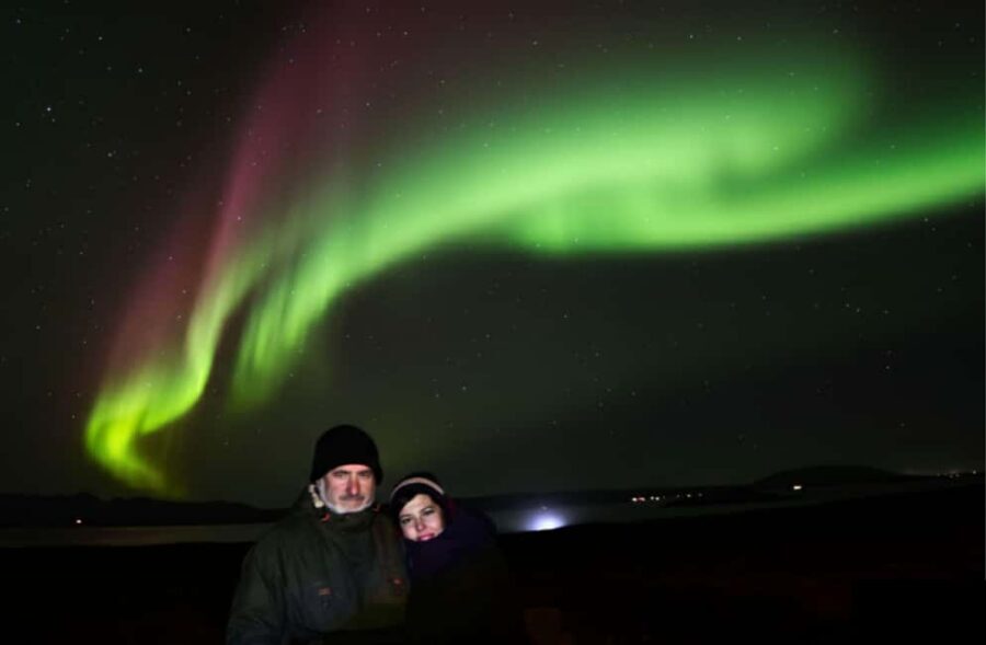 Reykjavík: 4x4 Minibus Northern Lights with Photo and Cocoa - Hot chocolate, pastries, and hand warmers: why comfort is part of the strategy