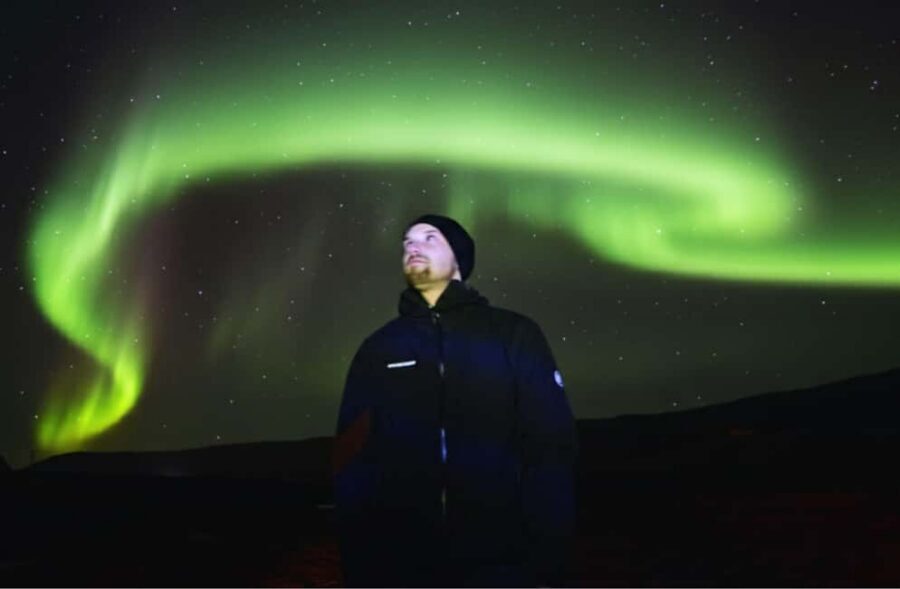 Reykjavík: 4x4 Minibus Northern Lights with Photo and Cocoa - How the four hours play out in real life