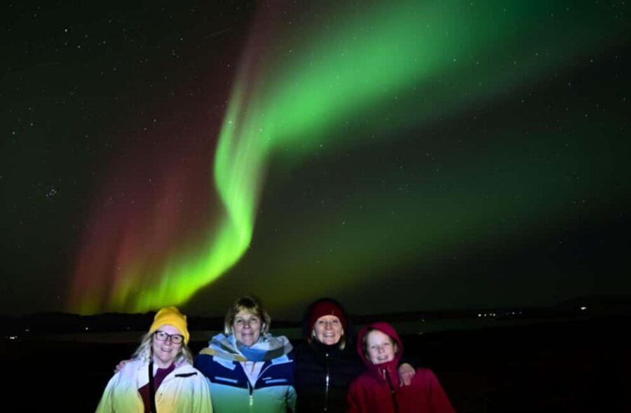 Reykjavík: 4x4 Minibus Northern Lights with Photo and Cocoa - Weather luck, persistence, and rescheduling reality checks