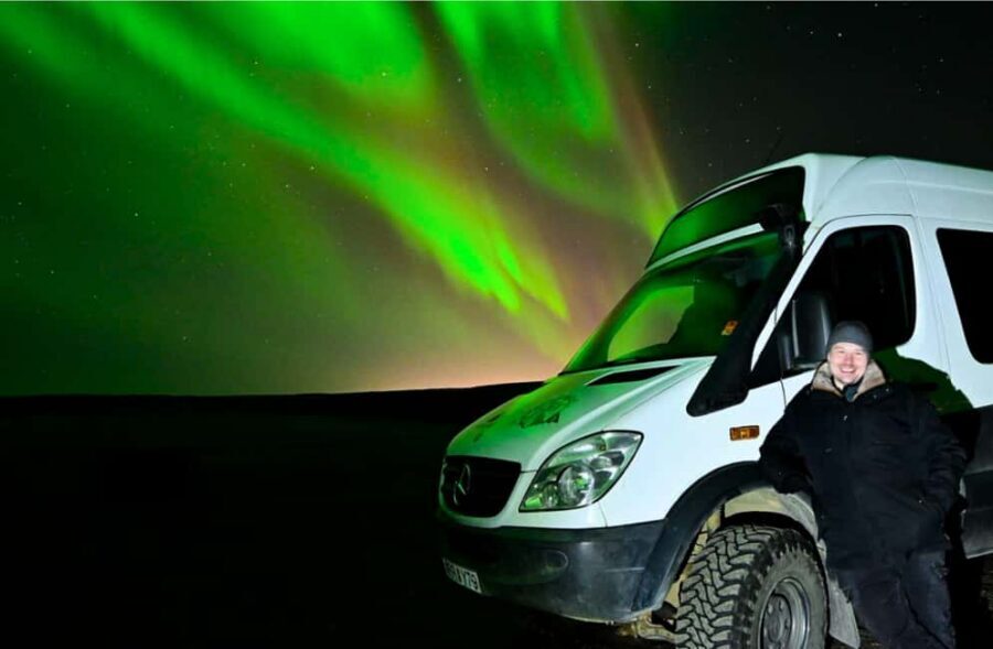 Reykjavík: 4x4 Minibus Northern Lights with Photo and Cocoa - Who this tour suits best (and who might not love it)