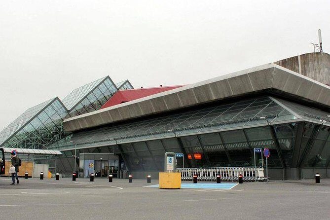 Reykjavik area to Keflavik Private Luxury Airport Transfer - The Drop-Off: Keflavík International Airport