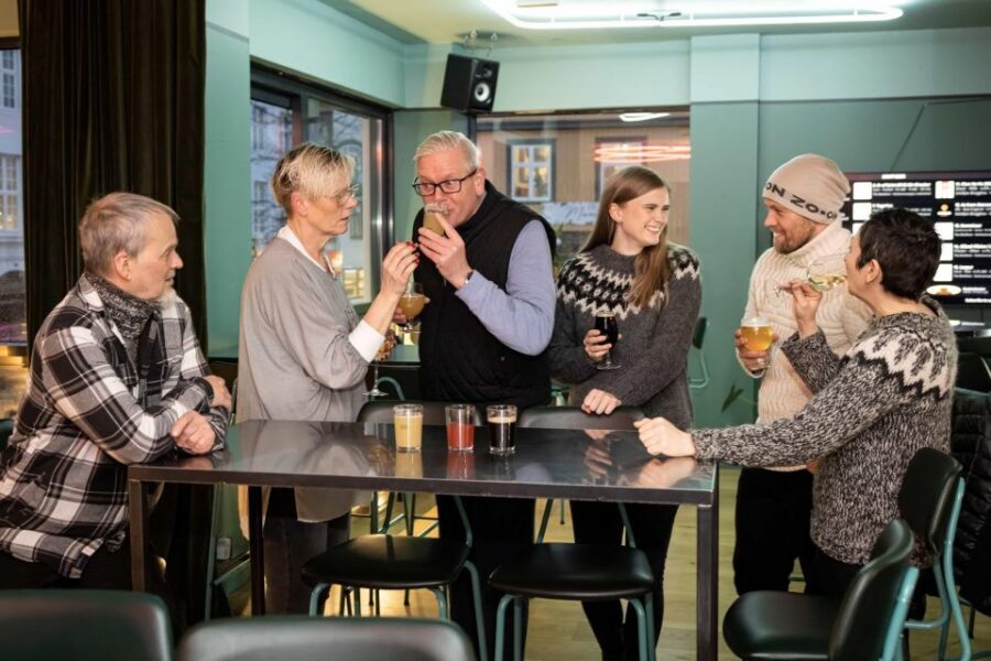 Reykjavik: Beer and Booze Tour - Stop 1: Ingólfur Square Orientation in 10 Minutes