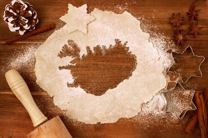 Reykjavik Christmas Walking Tour - Meet at Hlöllabátar: how the tour starts without wasting your time