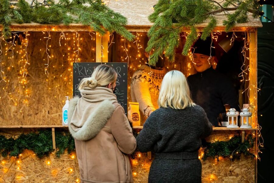 Reykjavik: Christmas Walking Tour with Icelandic Traditions - Key highlights at a glance