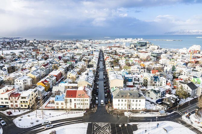 Reykjavik City Walking Tour - Hallgrímskirkja: the photo stop that turns into a view lesson