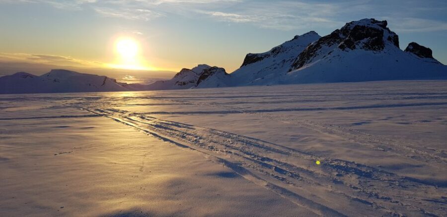 Reykjavik: Golden Circle & Langjökull Glacier on a Jeep - Guides, small groups, and why the limit matters