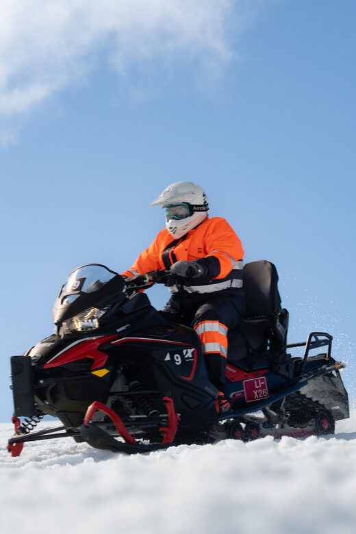 Reykjavik: Golden Circle Super Jeep Tour with Snowmobiling - Gullfoss: the Golden Waterfall with proper photo time