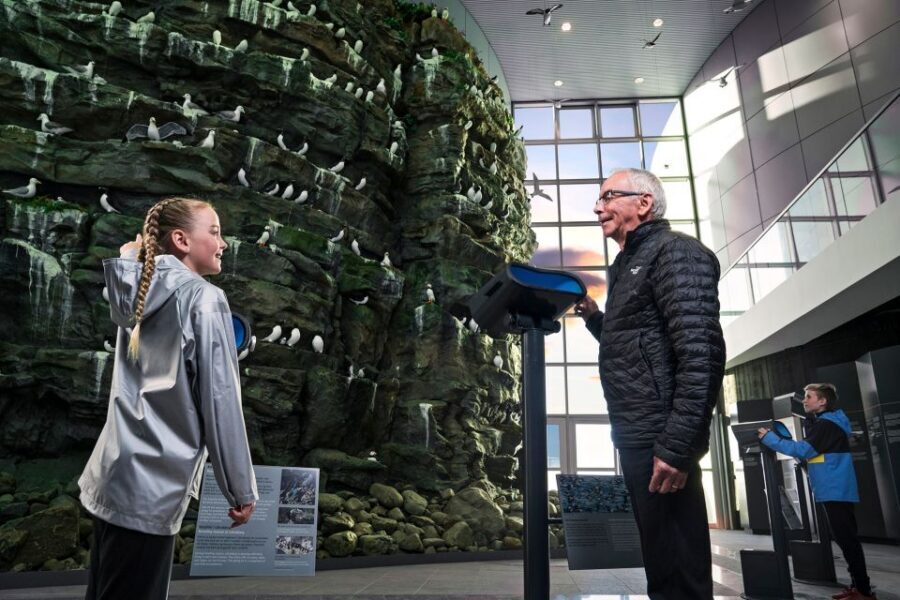 Reykjavík: Golden Circle Tour & Perlan Museum Tour - Practical tips: how to enjoy it without getting worn out