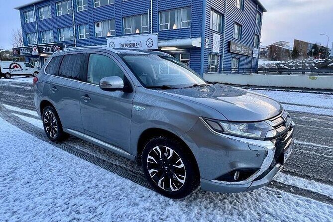 Reykjavik Iceland : Private transfer From / To KEF airport - Communication That Reduces Airport Confusion