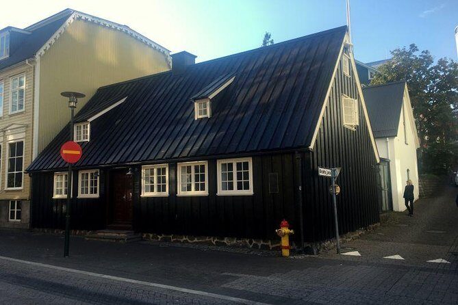 Reykjavik Main Sights and Hidden Spots: A Self-Guided Audio Walk - Old Harbour Time: Views Plus Food and Drink Options Nearby