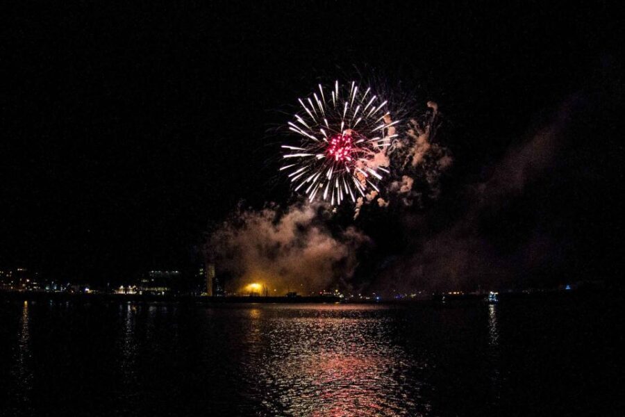 Reykjavik: New Year's Eve Fireworks Cruise - How the 11 pm Old Harbour departure changes NYE fireworks viewing