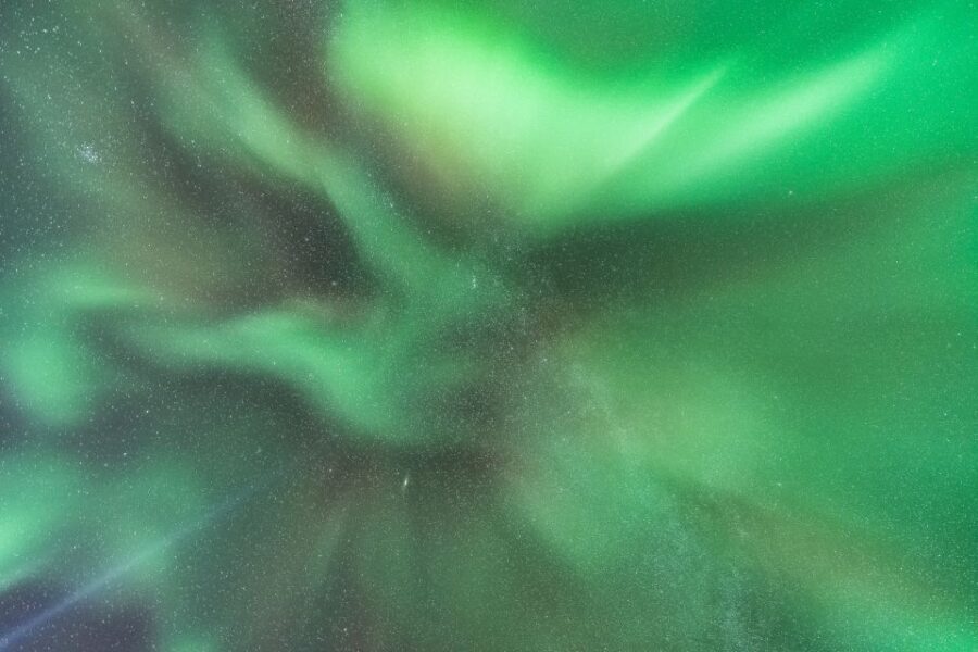 Reykjavik: Northern Lights Group Tour with Photos - Reykjavik Pickup to Dark Sky: How the 4-Hour Hunt Works
