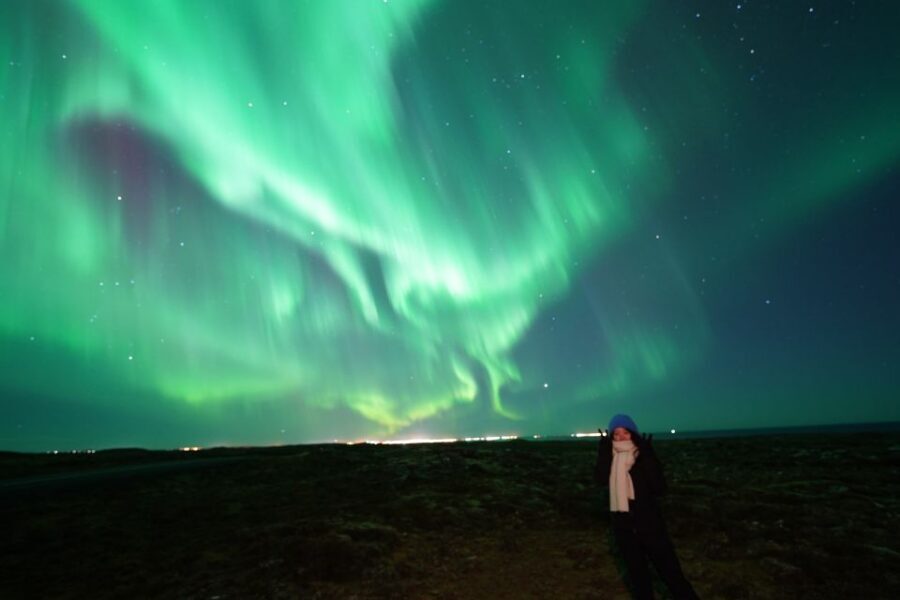 Reykjavik: Premium Northern Lights Tour with Free Photos - If You See the Lights: What a Good Aurora Moment Looks Like