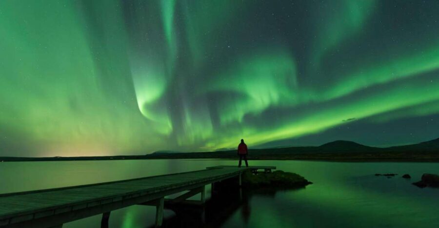 Reykjavik: Small Group Northern Lights Tour - From BSI Bus Terminal into the dark: how the 3 hours play out