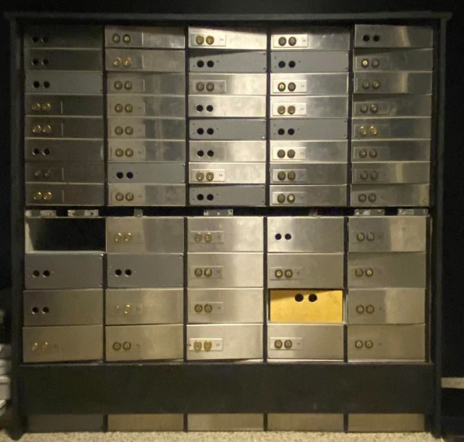 Reykjavik: The Bank Heist Escape Room Experience - The bank heist premise: a story with real-world pressure