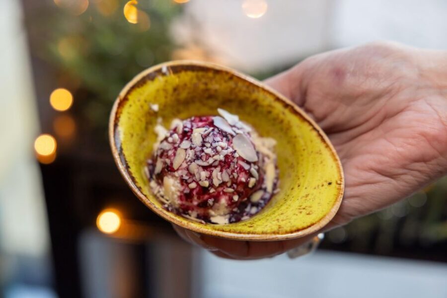 Reykjavik: The Icelandic Sweet Tooth Tour - Ingólfur Square start: easy orientation in the heart of Reykjavik