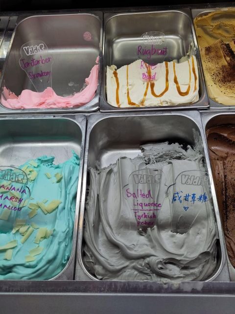 Reykjavik: The Icelandic Sweet Tooth Tour - Stop 5: Taste of Iceland for candy bars and the finishing sweet hits