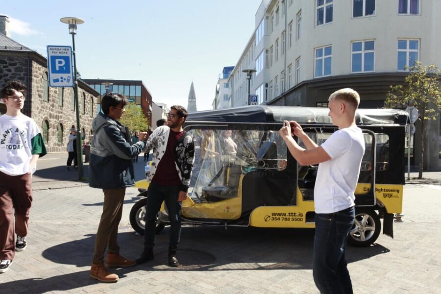 Reykjavík Tuk Tuk Tour - Your Stops in Reykjavík: Þúfan and Hallgrímskirkja