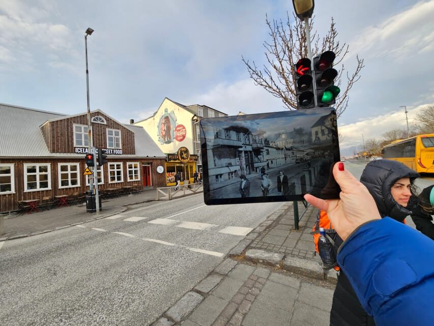 Reykjavik: World War II Walking tour around the city centre - Start at Hotel Borg: the tour’s best opening move