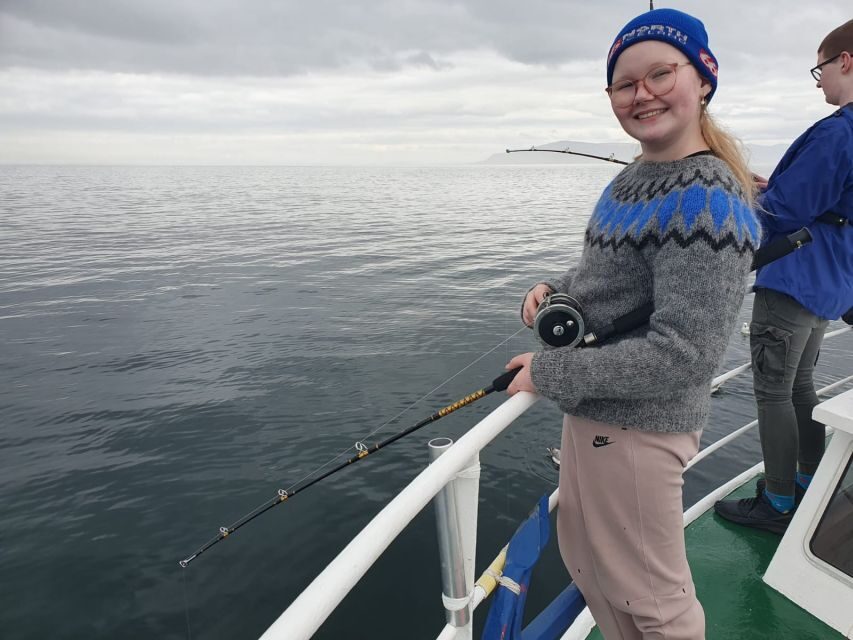 Reykjavik's Finest Catch: Guided Sea Angling Tour - When the fishing slows: the crew’s “move to another stop” advantage