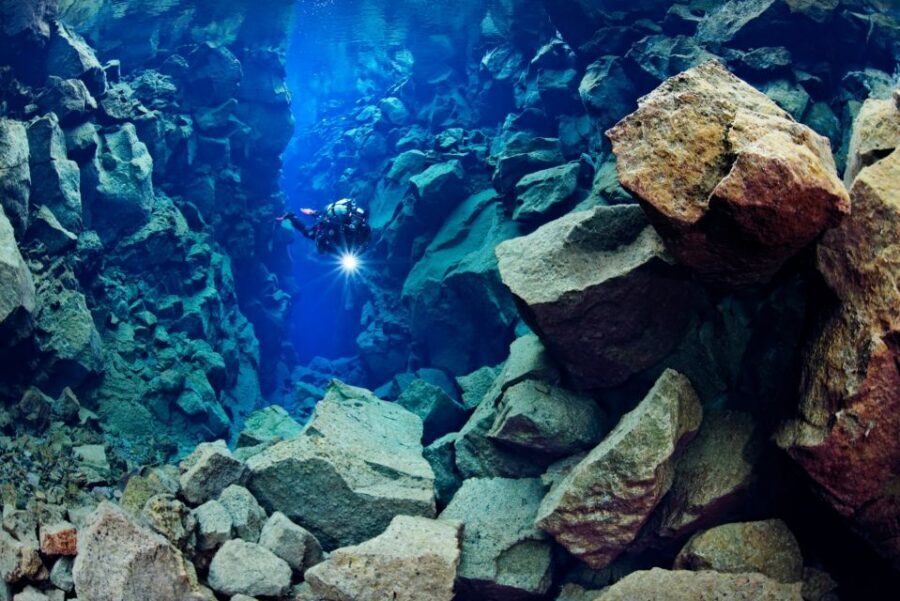 Silfra: Diving Between Tectonic Plates - Guides, Equipment, and What Makes the Experience Feel Safe