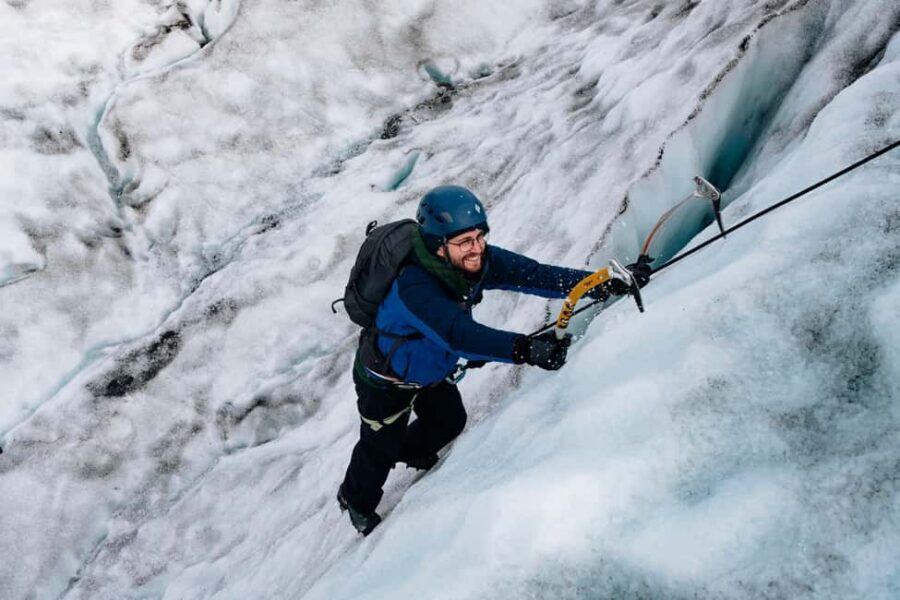 Skaftafell: Glacier Hike & Ice Climbing Adventure - Meeting at the Arctic Adventures hut and how the day flows