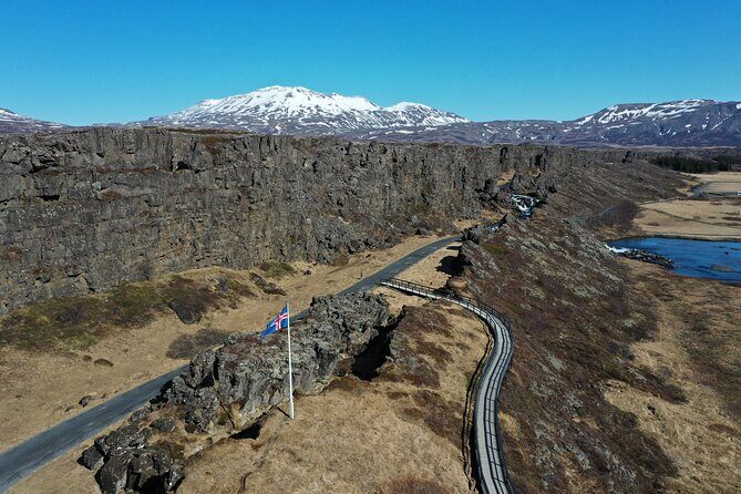 Small-Group Golden Circle, Hvammsvík Spa with Ticket & Crater - Þingvellir National Park: Europe and America at the Mid-Atlantic Ridge